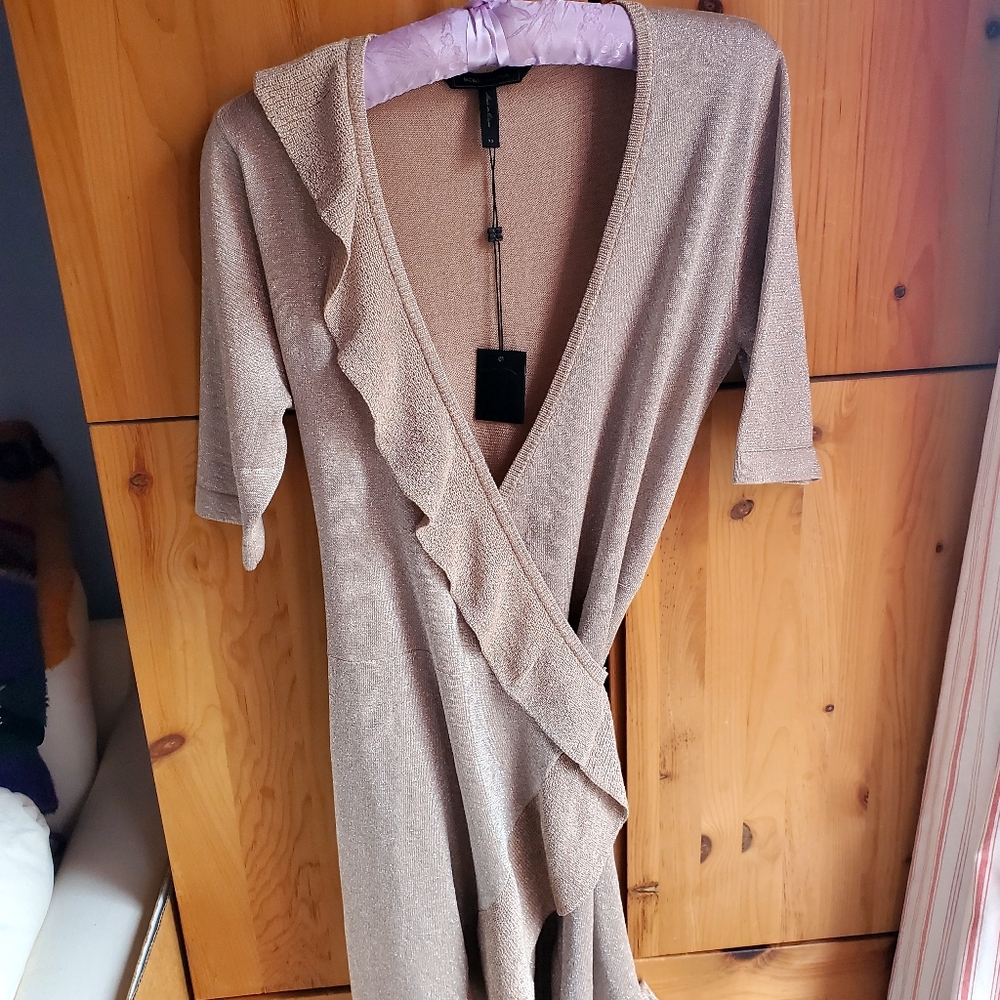 BCBG Maxazria NWT Florentine Champagne Knit Wrap Dress size XS